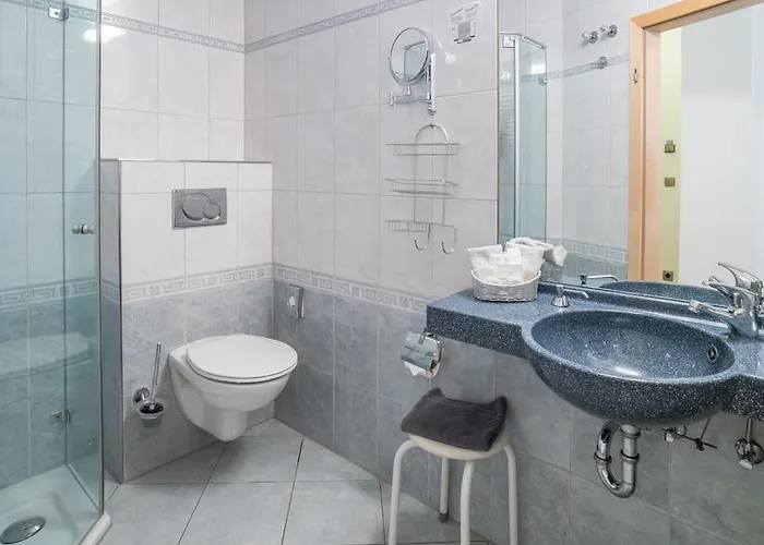 Atrium Garni فندق 3*